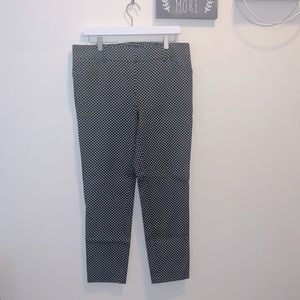 NY&Co Pants Stretch Tapered Leg Black & White Chain Design Size 10 NWT